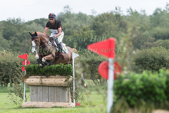 ALEX HUA TIAN RIDING  BALLBREAKER SD