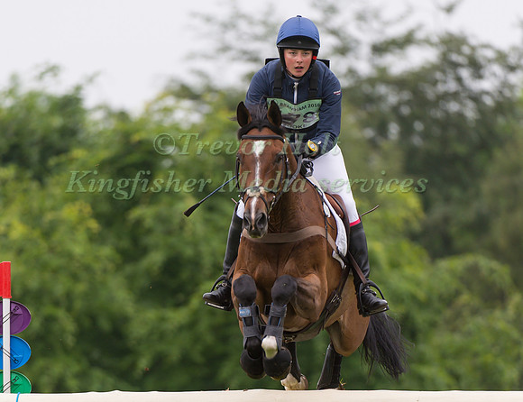 Nicola Rooke (GBR) riding Foreign Encounter