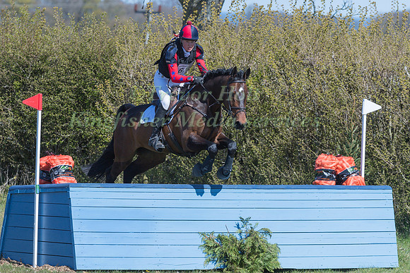 SOPHIE BYFORD RIDING HANDSOME