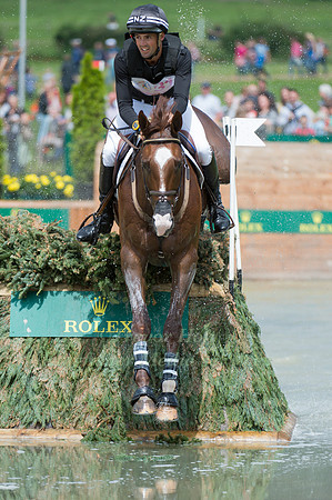 Jonathan Paget (NZL) and Clifton Signature