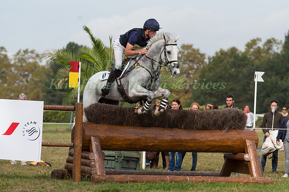 Tim Price of New Zealand riding Lord of the Owls