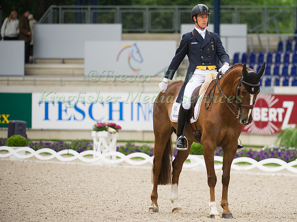 Dirk Schrade and Hop and Skip