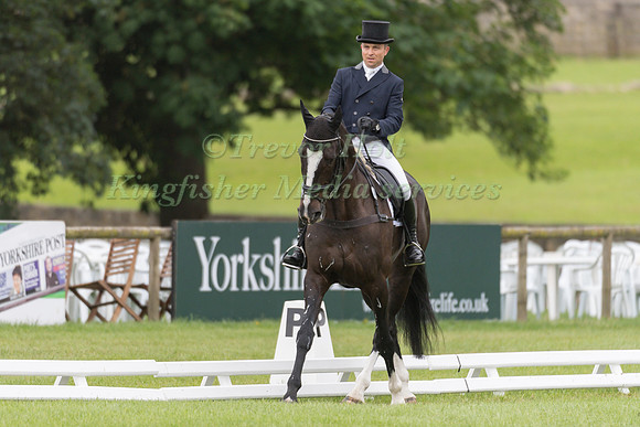 BEN HOBDAY (GBR) AND HARELAW WIZARD