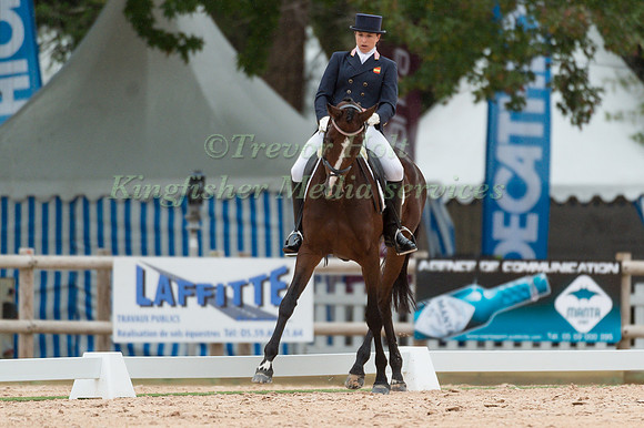 Cristina Pinedo Sendagorta (ESP) riding Helena XII