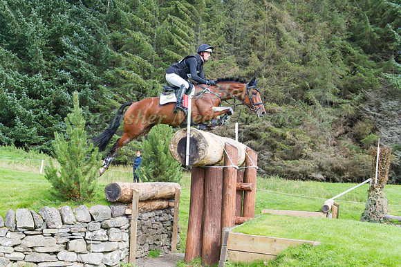 DANIEL SCOTT (GBR) RIDING ZEN ROUNDTHORN