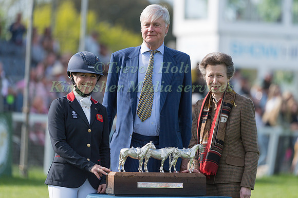 Laura Collett recieves the winners trophy
