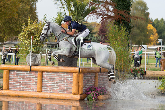 Tim Price of New Zealand riding Lord of the Owls