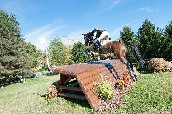 Victoria Scott (RSA) riding Song Du Magay