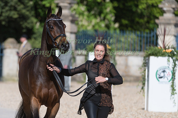 VIRGINIA THOMPSON (NZL) AND  STAR NOUVEAU