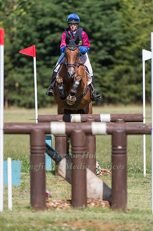 Hannah Bate  riding Finbury Hill