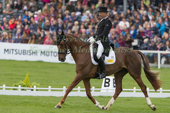 Bill Levett (AUS) and  Lassban Diamond Lift