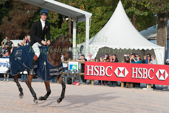 William Fox Pitt and Seacookie take a lap of honour