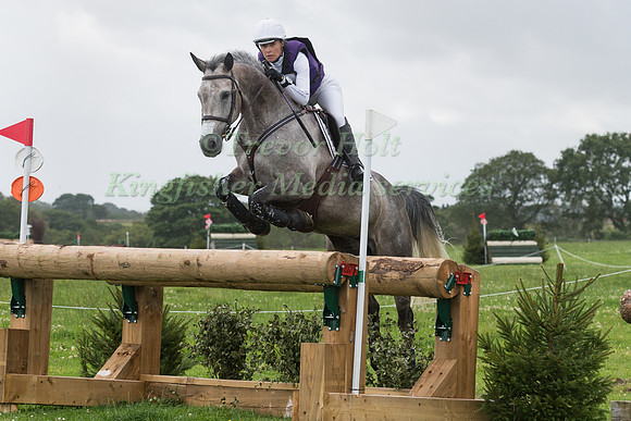 GEORGIE STRANG RIDING  DARCY DE LA ROSE