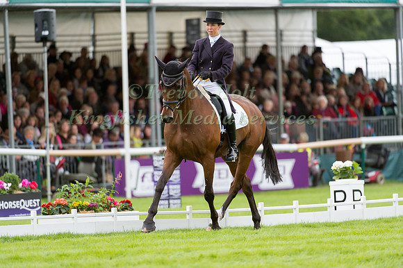 Emily Gilruth (GBR) and  Topwood Beau