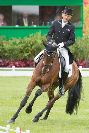 Bill Levett (AUS) riding Shannondale Titan
