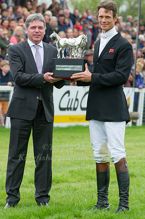 William Fox-Pitt (GBR) and recieves the Mitsubishi Motors Trophy