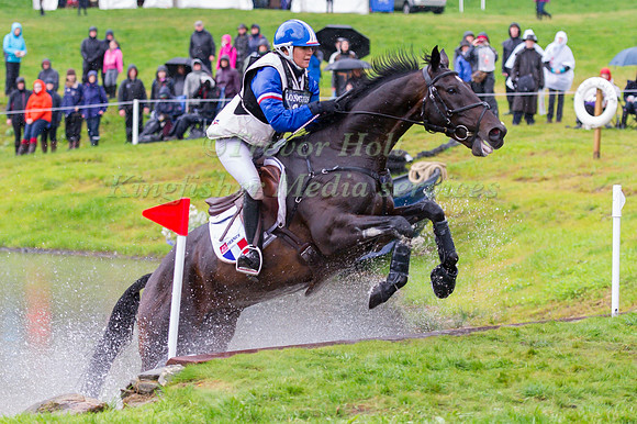 Gwendolen Fer of France riding Romantic Love