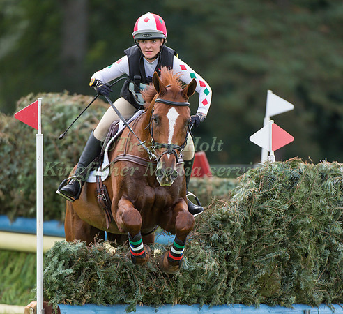 LUCY GRINDAL (GBR) RIDING WIEDAM