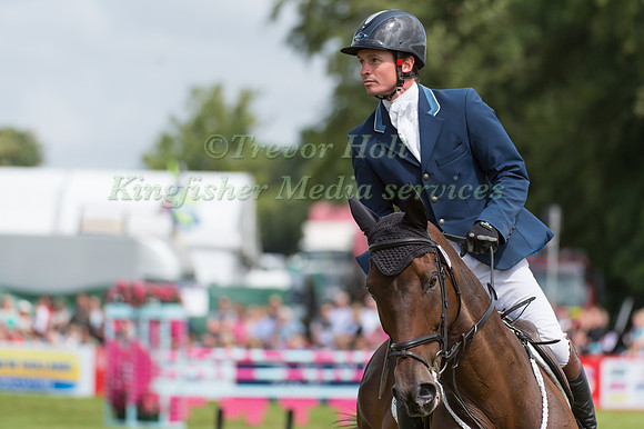 FRANCIS WHITTINGTON (GBR) RIDING HASTY IMP