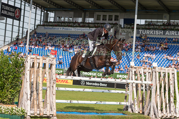 DANIEL JOCELYN (NZL) AND BLACKTHORN CRUISE