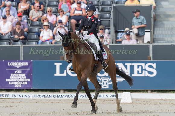 LAURA COLLETT (GBR) AND LONDON 52