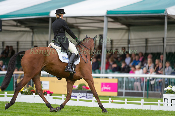 Emily Lochore (GBR) and  Hexmaleys Hayday