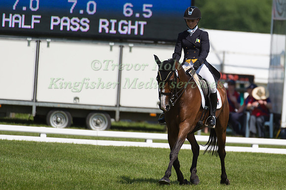 Michelle Kenny riding Asilmar Independence