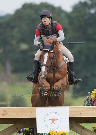 BOMB PITAKANONDA RIDING CHATEAU DE VERSAILLES M2S