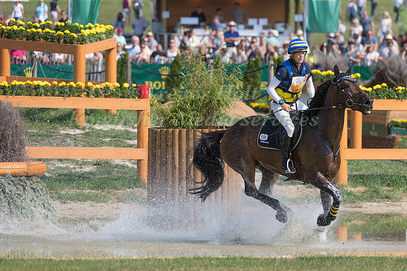 ANNA FRESKGARD (SWE) AND BOX QUTIE