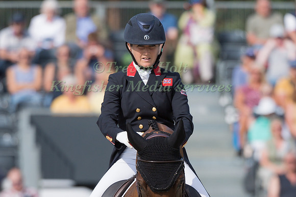 LAURA COLLETT (GBR) AND LONDON 52