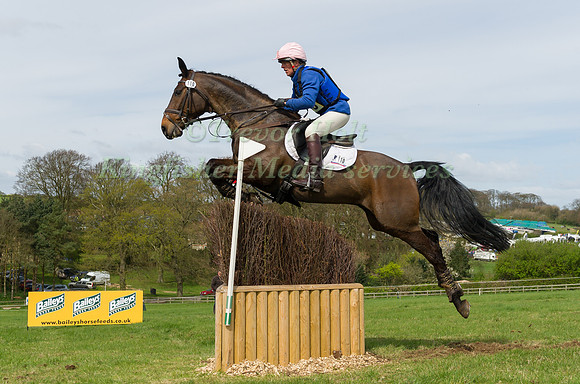 CLARE CHAMBERLAYNE  RIDING SANDRO IX
