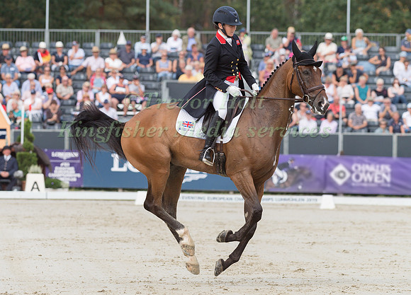 LAURA COLLETT (GBR) AND LONDON 52