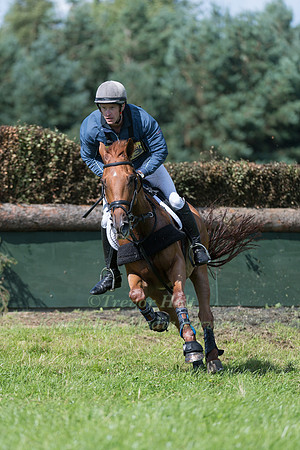 ANGUS SMALES AND MJI MOUNT ECHO