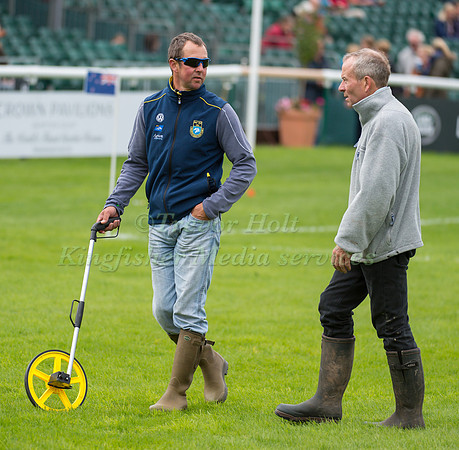 Dag Albert Walking the Course