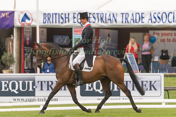 WILLIAM FOX-PITT (GBR) AND FERNHILL PIMMS