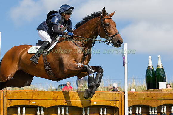 LOUISE HARWOOD (GBR) RIDING WHITSON