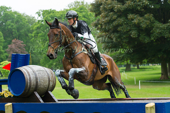 Dee  Hankey (GBR) riding  Chequers Playboy