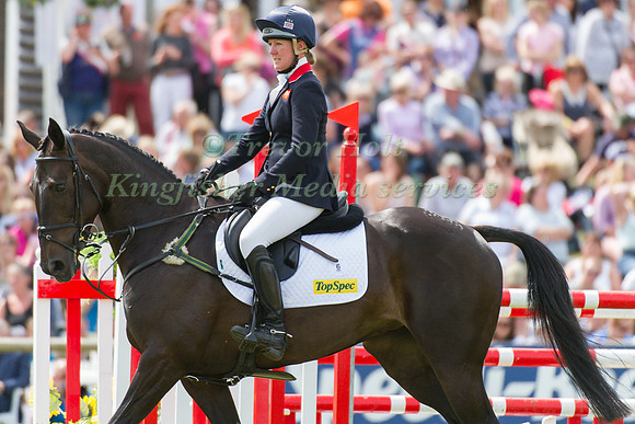 Nicola Wilson and Annie Clover prepare to start their showjumping Round