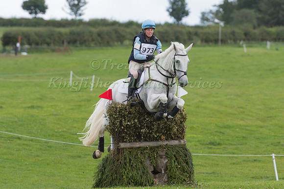 CHARLOTTE ANDREWS RIDING  MILLHOLLOW CLASSIC