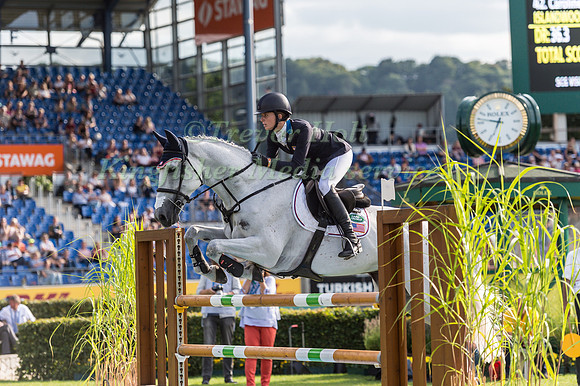 CAROLINE MARTIN (USA) AND ISLANDWOOD CAPTAIN JACK