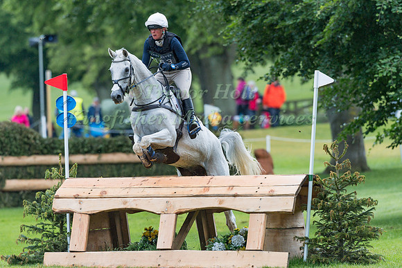 FLORA HARRIS (GBR) AND AMAZING VIII