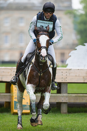 Bill  Levett (AUS) riding  Piltown Colours