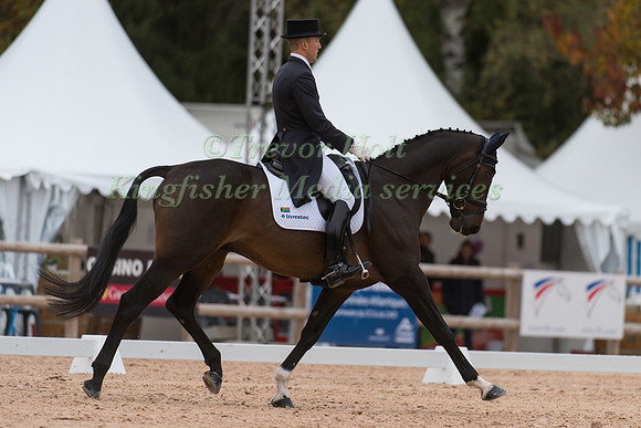 Alexander Peternell riding AP Uprising