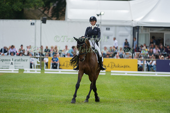 Dee Hankey (GBR) riding Chequers Playboy