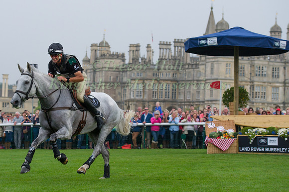 Andrew Nicholson (NZL) riding Avebury pushes for Home