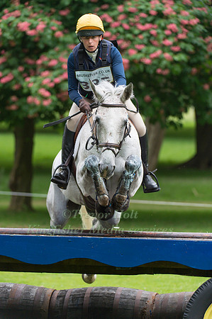 Serena  McGregor (GBR) riding  Traitors Ford