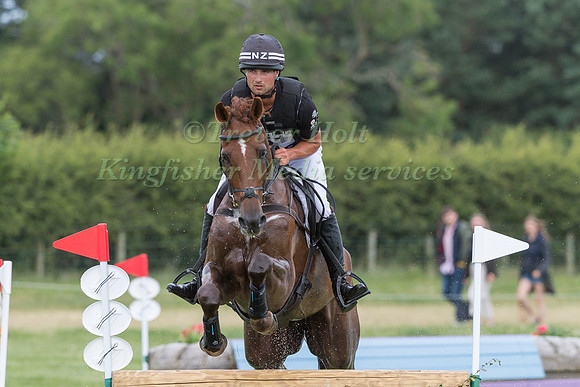JAMES AVERY AND GORGEOUS DHI