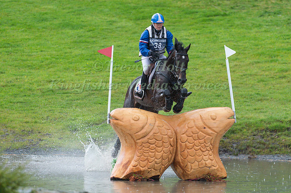 Gwendolen Fer of France riding Romantic Love