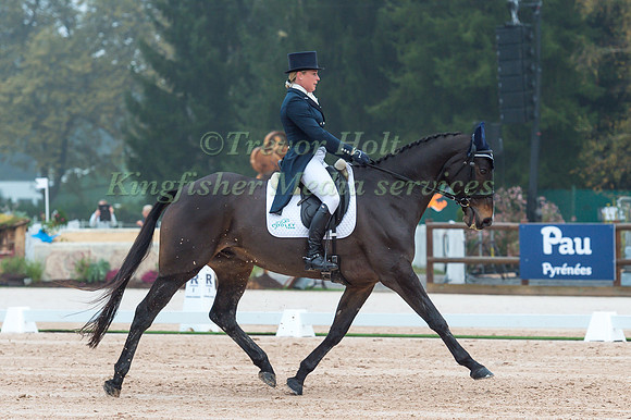 Katie O' Sullivan (IRL riding Cooley Blue Flame