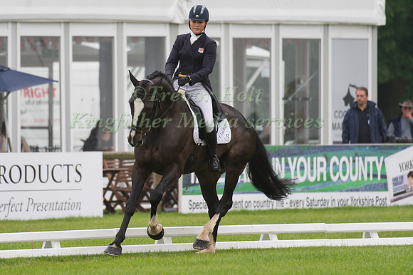 Emily Parker (GBR) riding Harelaw Wizard